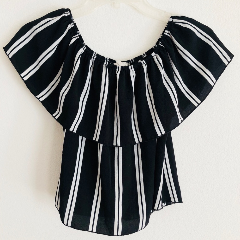 Cute off shoulder top!